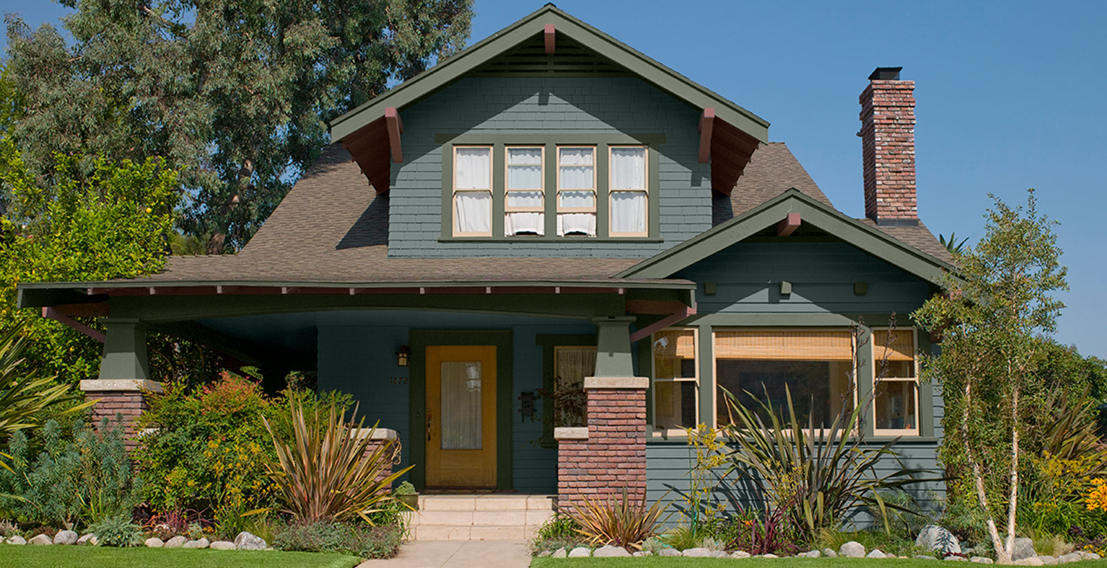 cool natural & neutral craftsman home exterior