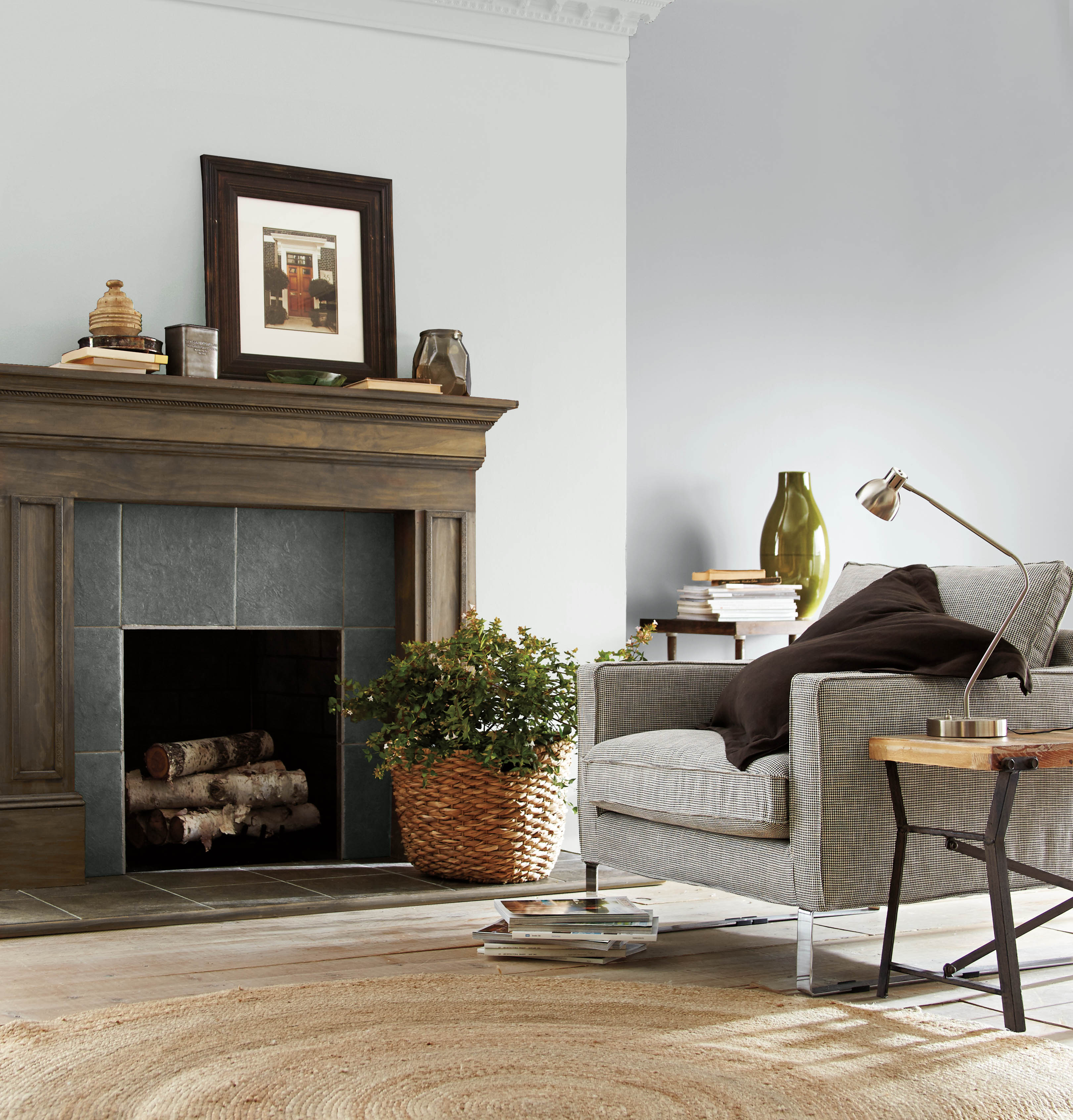 A classic living room with walls in the colour French Silver